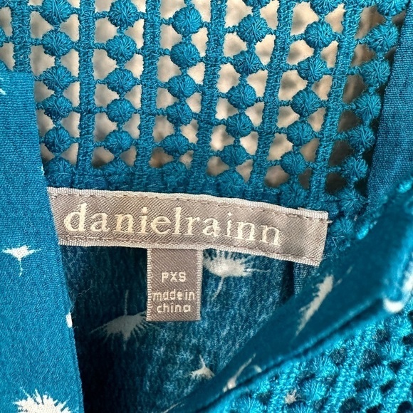 NWT Daniel Rainn Estefany Split Neck Blouse Teal Blue with White Size XSP - Picture 15 of 15